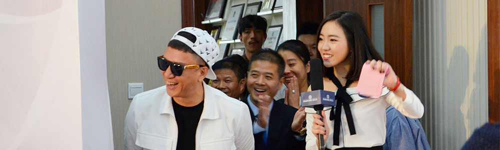 孫紅雷蒞臨雷諾表總部， 為圓夢(mèng)“下跪”求婚！